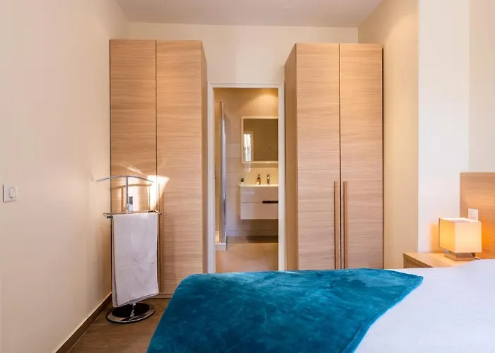 2-br Steps From The Palais Des Festivals شقة