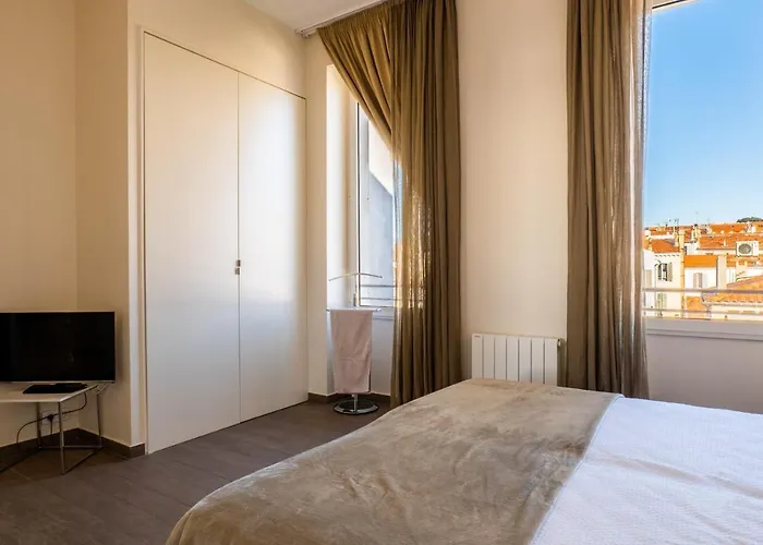 2-br Steps From The Palais Des Festivals شقة *