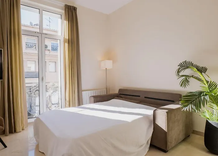 2-br Steps From The Palais Des Festivals شقة *