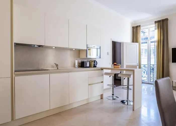 2-br Steps From The Palais Des Festivals شقة