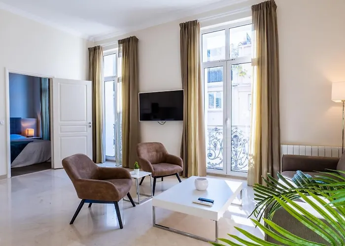 2-br Steps From The Palais Des Festivals * كان
