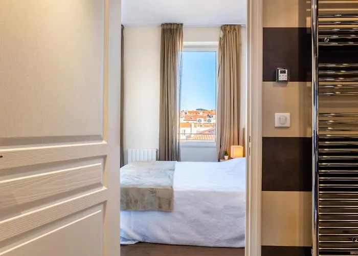 2-br Steps From The Palais Des Festivals شقة