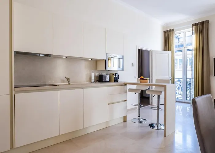 2-br Steps From The Palais Des Festivals شقة *