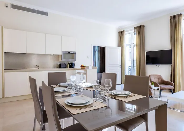 2-br Steps From The Palais Des Festivals *